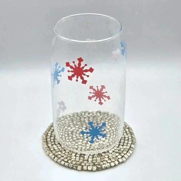 Snowflake Flower Red White Blue 16oz Beer Can Glass Cup  NWT - Picture 1 of 2